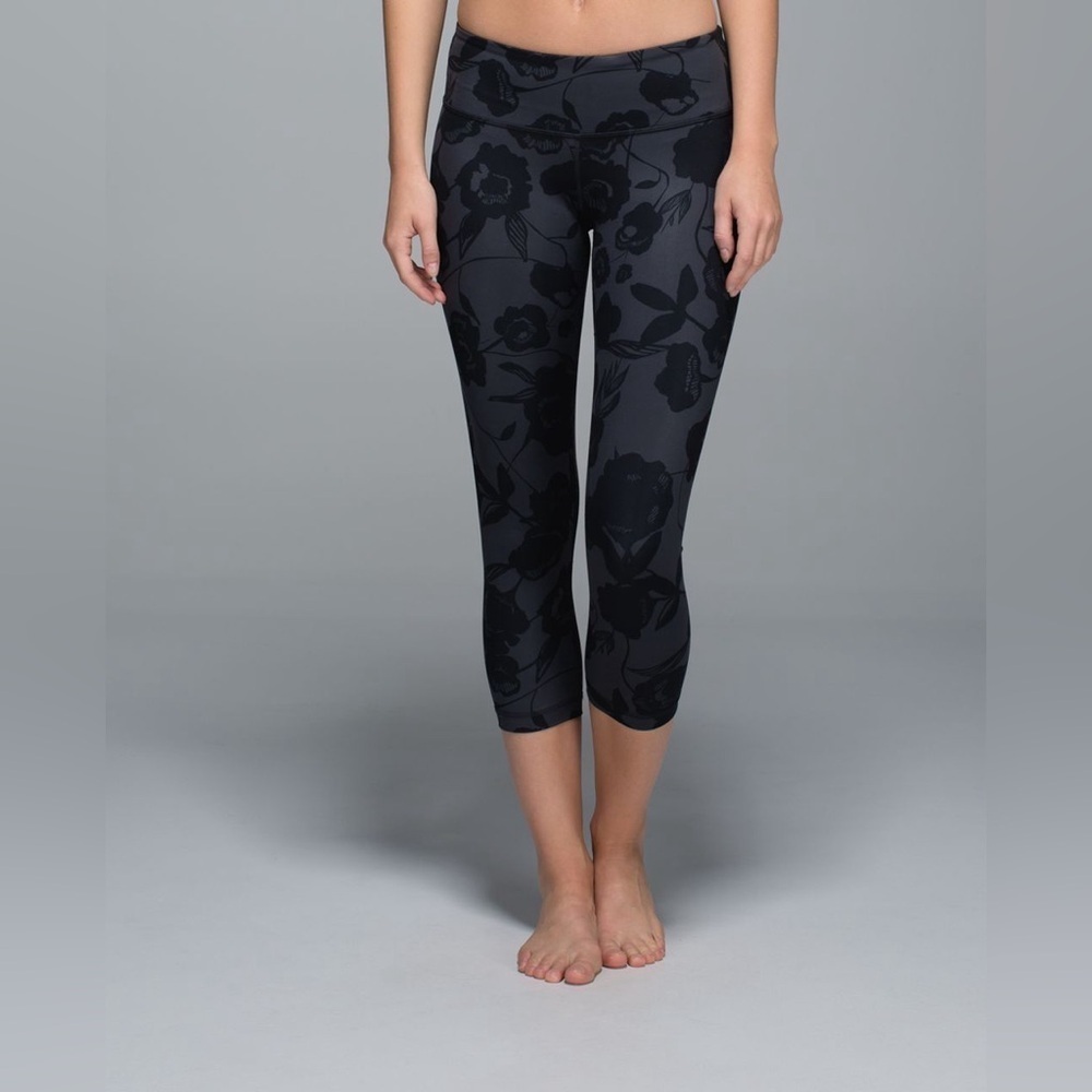 Lululemon Wunder Under Crop II *Full-On Luxtreme - Size 2 - Picture 3 of 10
